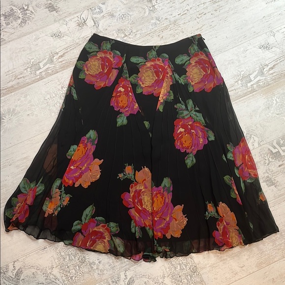 Jones New York Dresses & Skirts - Vintage Jones New York 100% Silk Black Floral Print A Line Skirt Size 12
